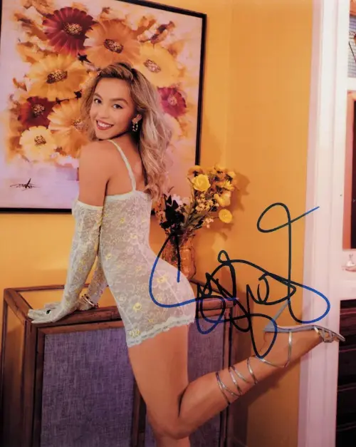 Sydney Sweeney — Sydney Sweeney signed photo