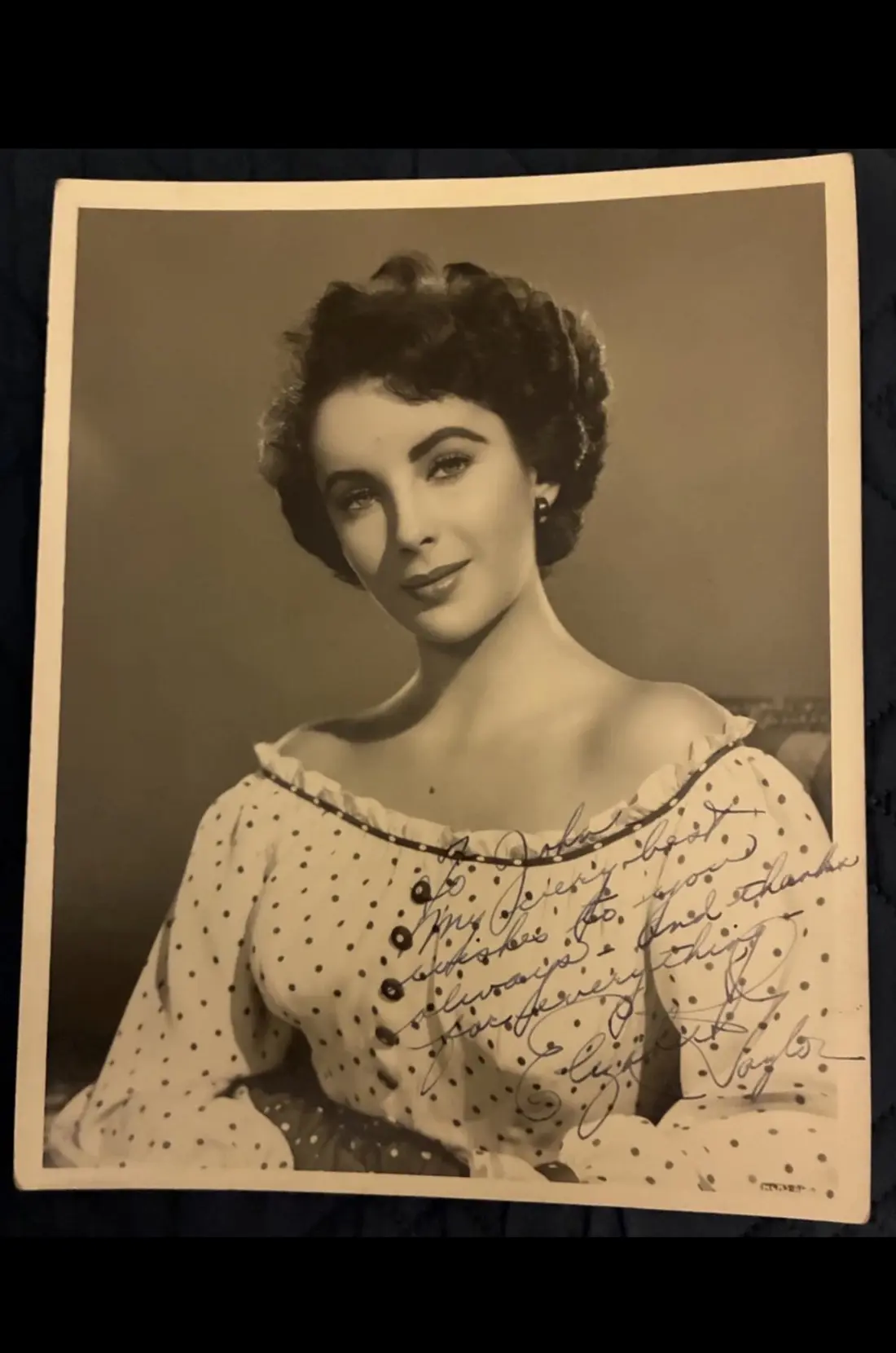 Elizabeth Taylor — vintage Signed photo